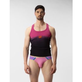 Tanktop degradeert verdomd heet