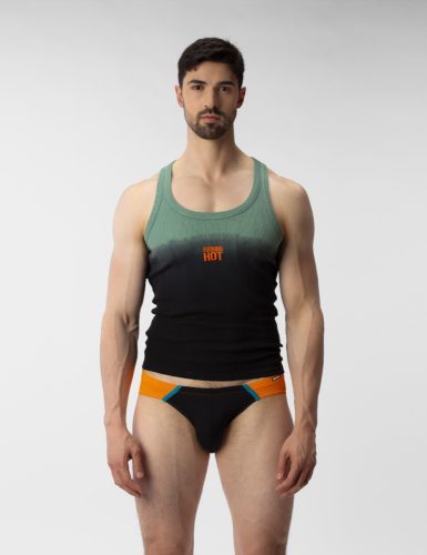 Tanktop degradeert verdomd heet