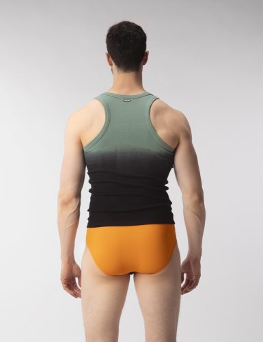 Tanktop degradeert verdomd heet