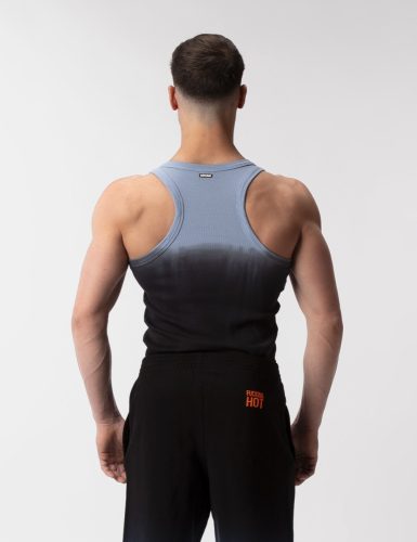 Tanktop degradeert verdomd heet