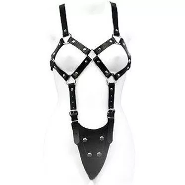 BŐRTEST - KITETT TESTŰ NŐ