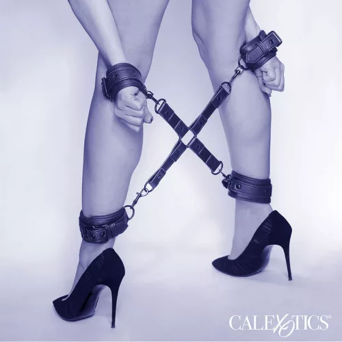 CALEXOTICS - ÉJSZAKAI DISZNÓNYAKKELŐ CSATLAKOZÓ CUERO AJUSTABLE BLACK