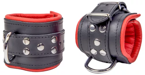 Párnázott bőr csuklókötöző – fekete-piros színben