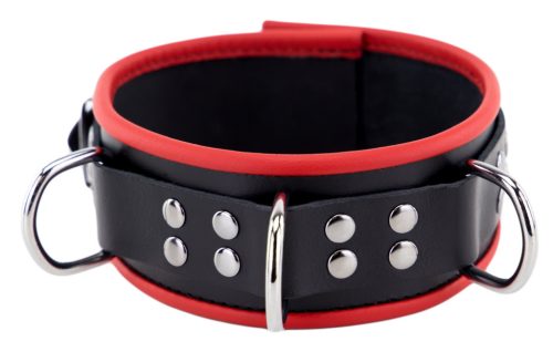 Bőr nyaklánc 3 piros D-gyűrűvel – stílusos kiegészítő
