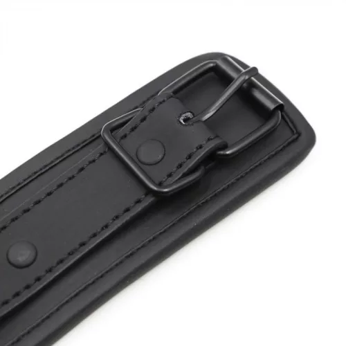 Prémium fekete nyakörv pórázzal - elegáns vezérlés élményéhez