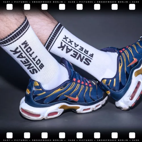 Sokken Sneak – stílusos fehér-fekete zokni