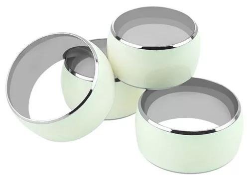 Fénylő bojtos gyűrű – elegáns és érzéki kiegészítő